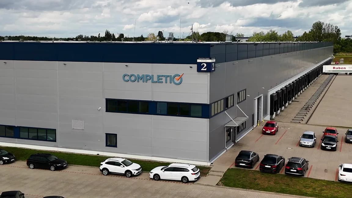Aerial view of the Completio warehouse: the hall, loading docks and yard