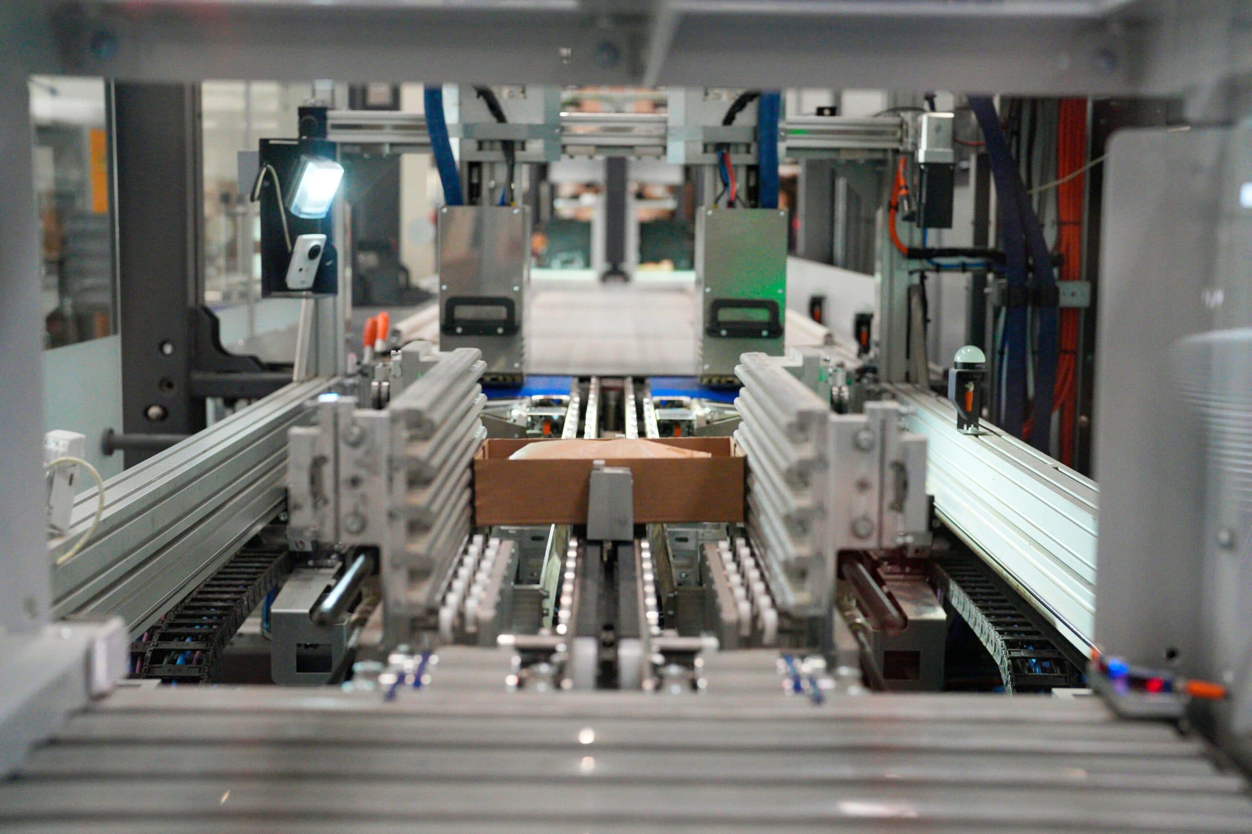Robot packing orders in the Completio warehouse
