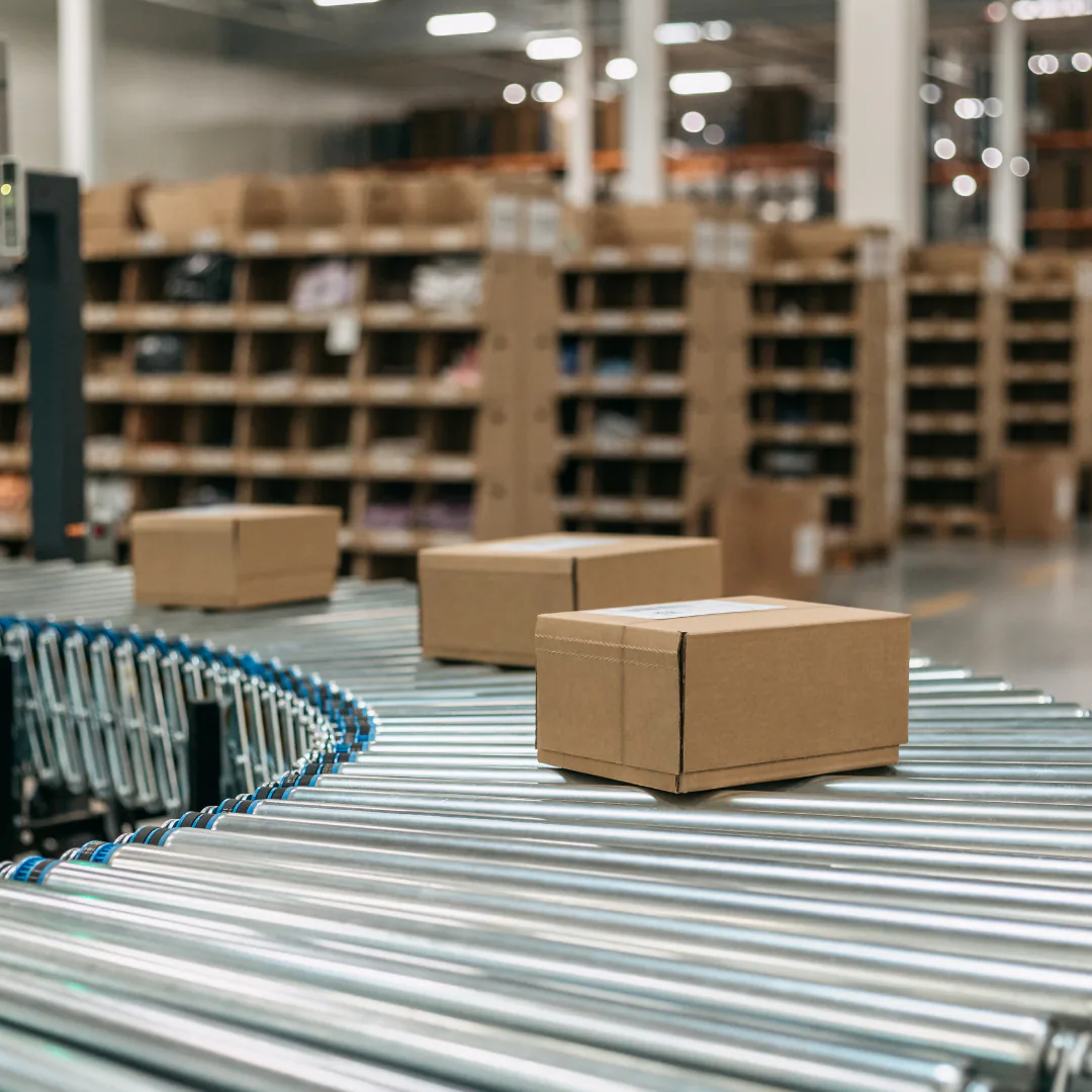 Cartons on a roller conveyor in the Completio warehouse hall