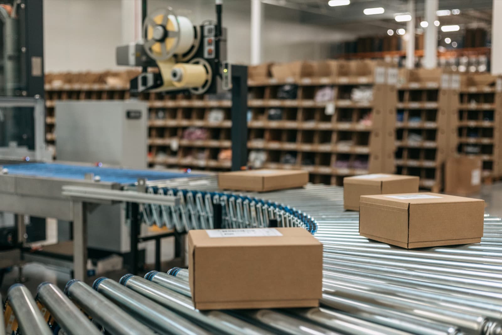 Packed parcels on the roller conveyor on the way to the dispatch zone